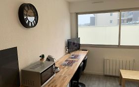 Studio entièrement rénové avec parking gratuit